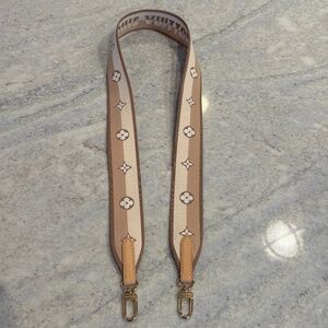 Louis Vuitton Cluny Mini Jacquard Strap M46055